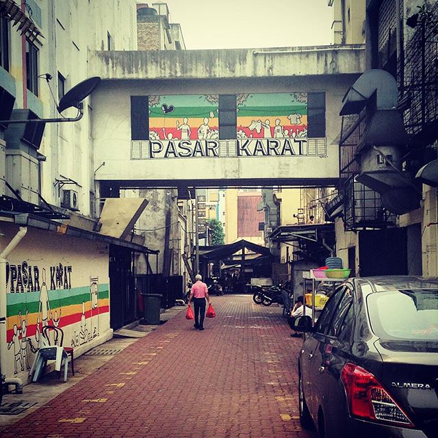 Found the Pasar Karat (also called Market Of Thieves) lane decorated with cheerful graffiti. Very curious to see this place in action